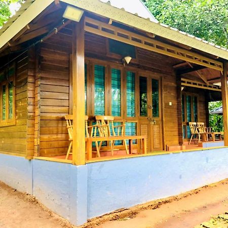 Royal Wooden Villa マナンタバディー エクステリア 写真