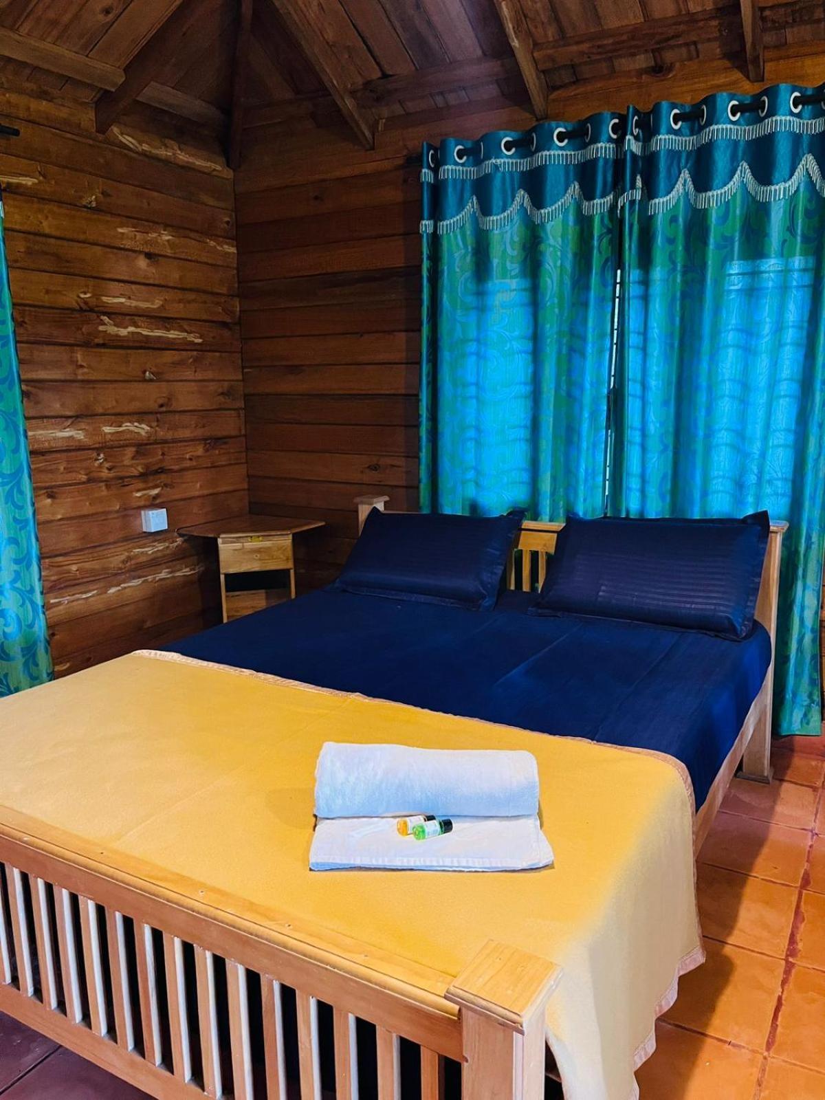 Royal Wooden Villa マナンタバディー エクステリア 写真
